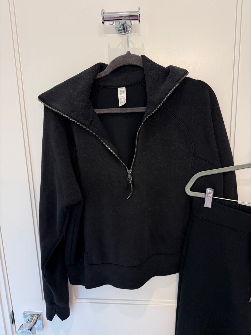 SPANX AirEssentials Black Travel Set Sweater and Pants Medium - Picture 2 of 3
